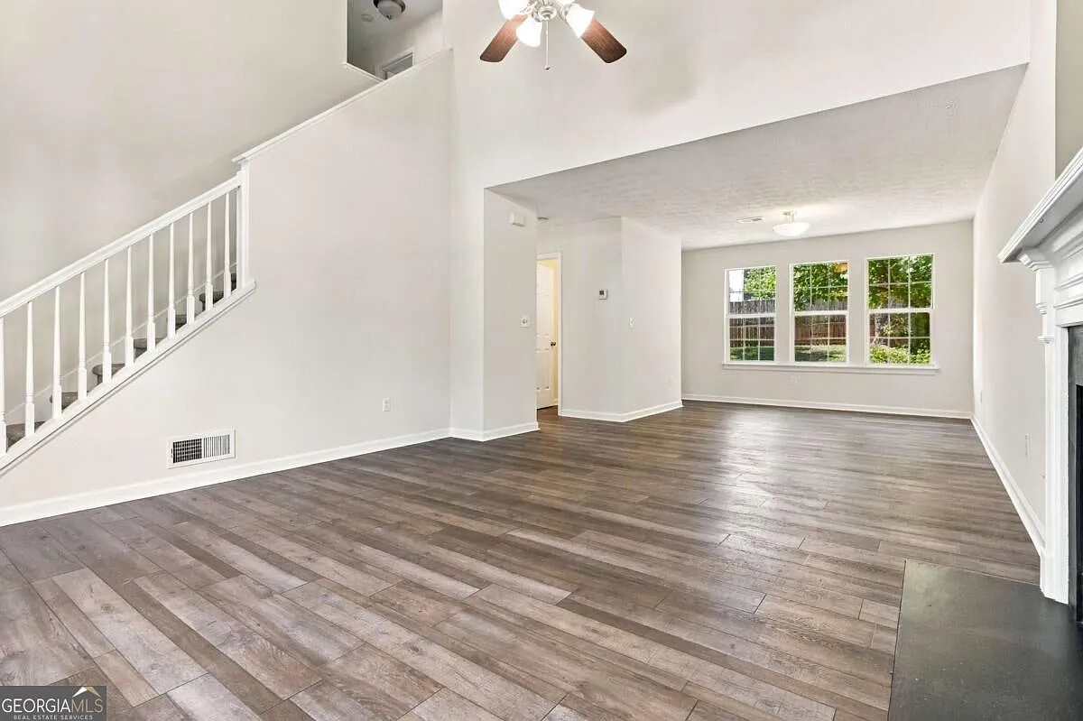4 bed, 2.5 bath, 1837 sqft, $2,450 — Photo 2