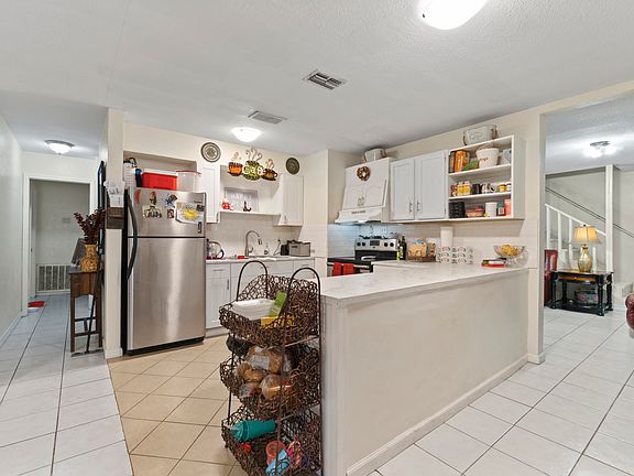 3rd image of 4614 Calle La Mansion
