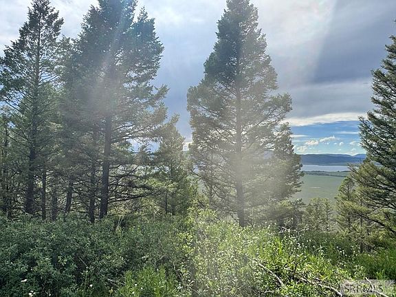 4th image of Mountain Dr