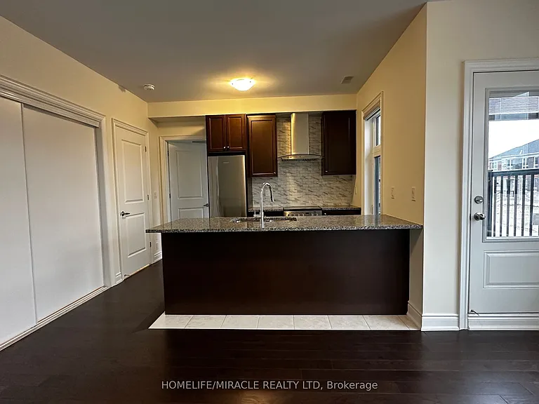 33 Rowe St #COACH — Photo 10