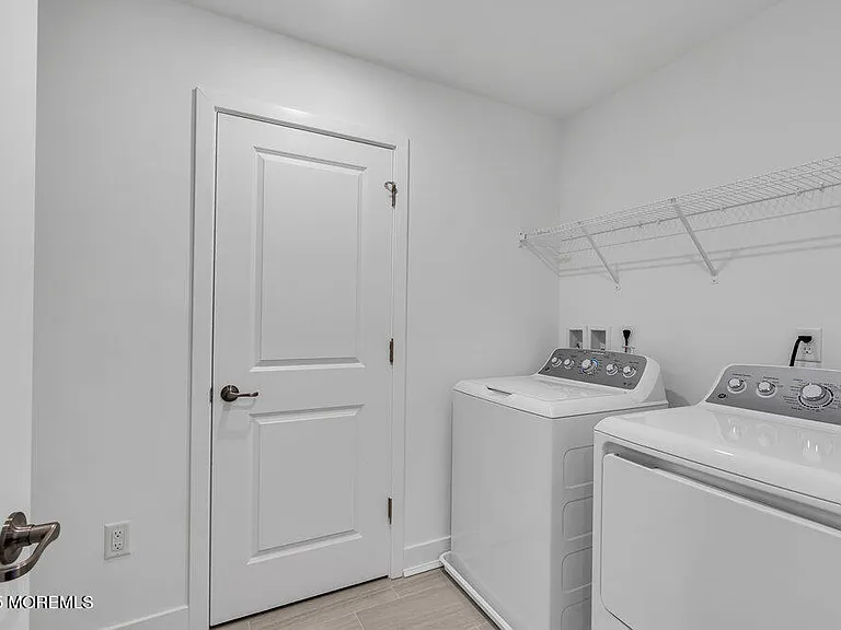 122 Woolley Ct — Photo 38