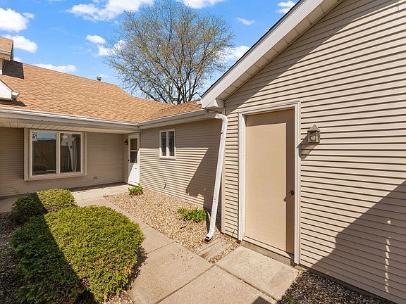 3rd image of 230 Holly Ln