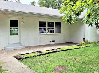 124 4th St, Xenia, IL 62899