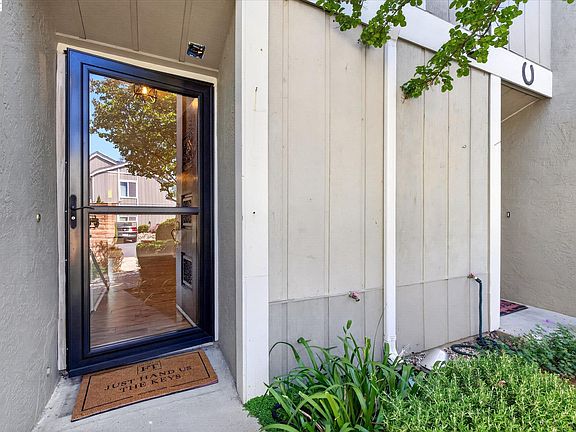 5th image of 108 Summerwood Pl