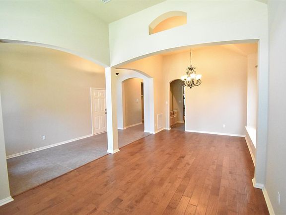 3rd image of 2457 Deerwood Dr