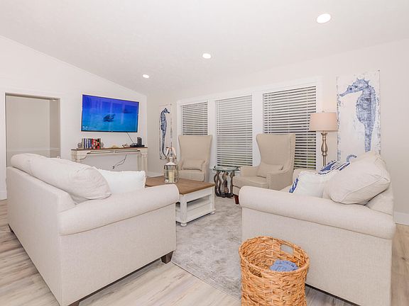 5th image of 2411 NE Pinecrest Lakes Blvd
