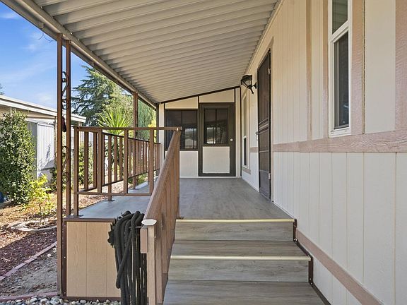 3rd image of 427 Royal Crest Cir
