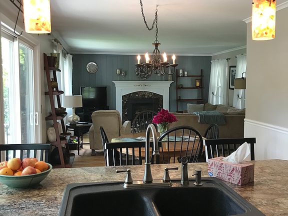 4th image of 127 Grant Ave Ext