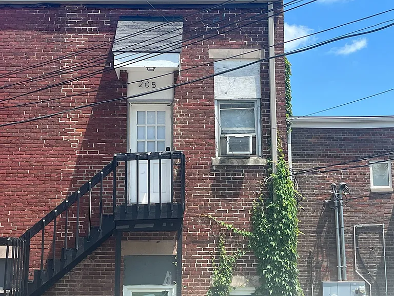 322 E Main St #9 — Photo 1