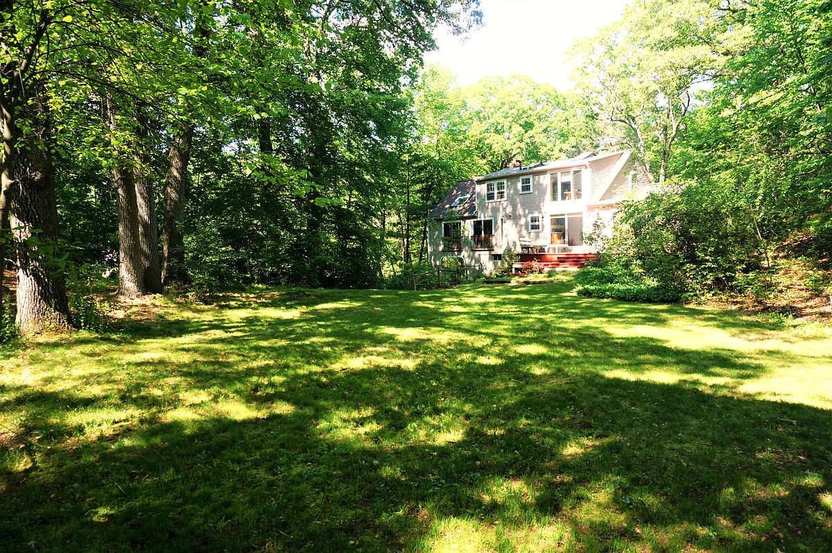 Building Photo - 18 Pequot Rd