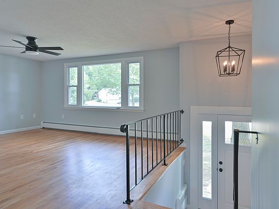 3rd image of 11 Cottonwood Drive