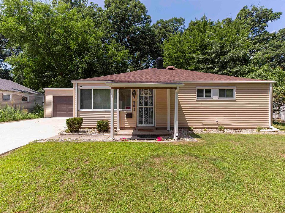 1st image of 821 Woodcliff Dr