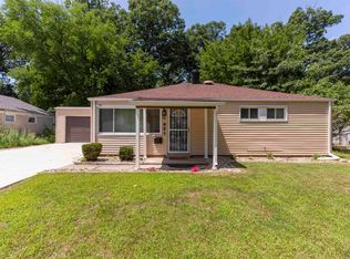 821 Woodcliff Dr, South Bend, IN 46615