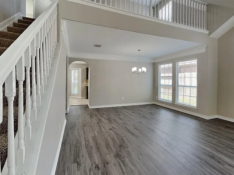 1211 Atlanta Dr — Photo 2