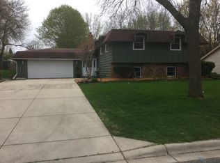 411 Santa Fe Trl, Chanhassen, MN 55317