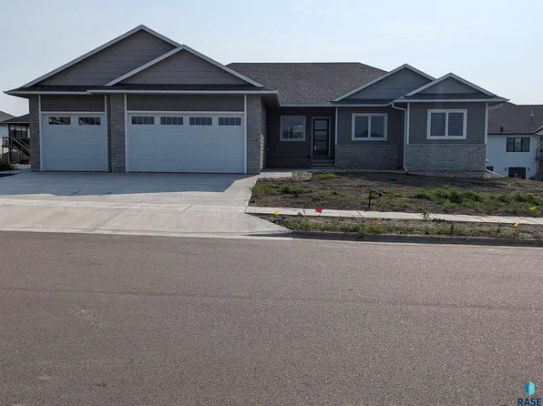 2808 S Faith Ave, Sioux Falls, SD 57110