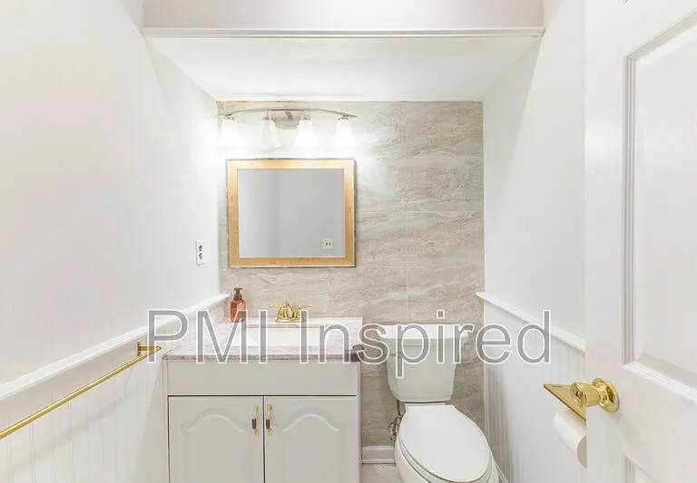 2404 Buckingham Cir — Photo 16