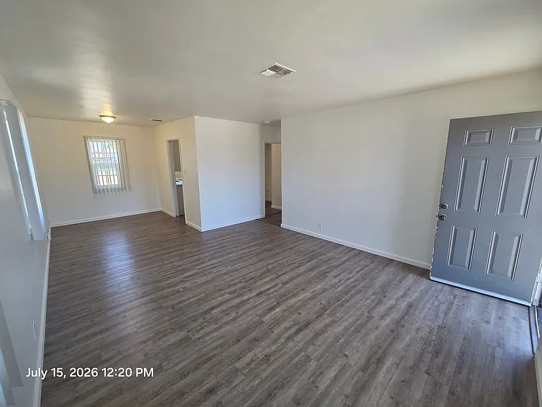 921 E Alwood St — Photo 3