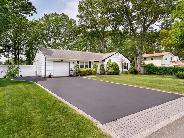 14 Felway Drive Felway Drive #14, Coram, NY 11727