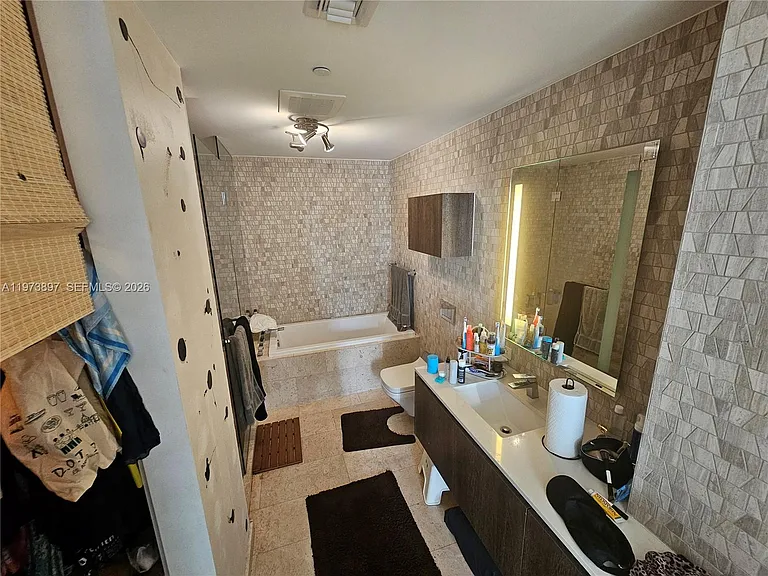 68 SE 6th St #1806 — Photo 10