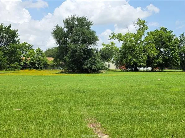 W Blackshear St, Hearne, TX 77859
