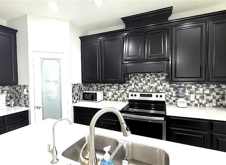 807 Lark St — Photo 3