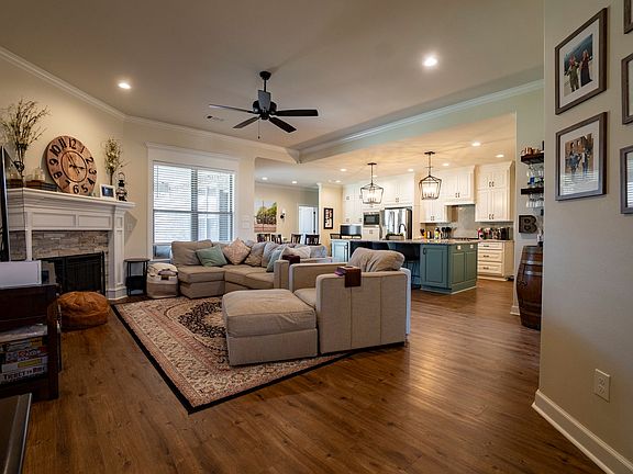 5th image of 9857 Willow Brook Dr