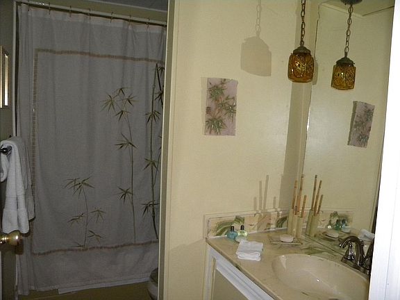 4th image of 370 Canal Ct