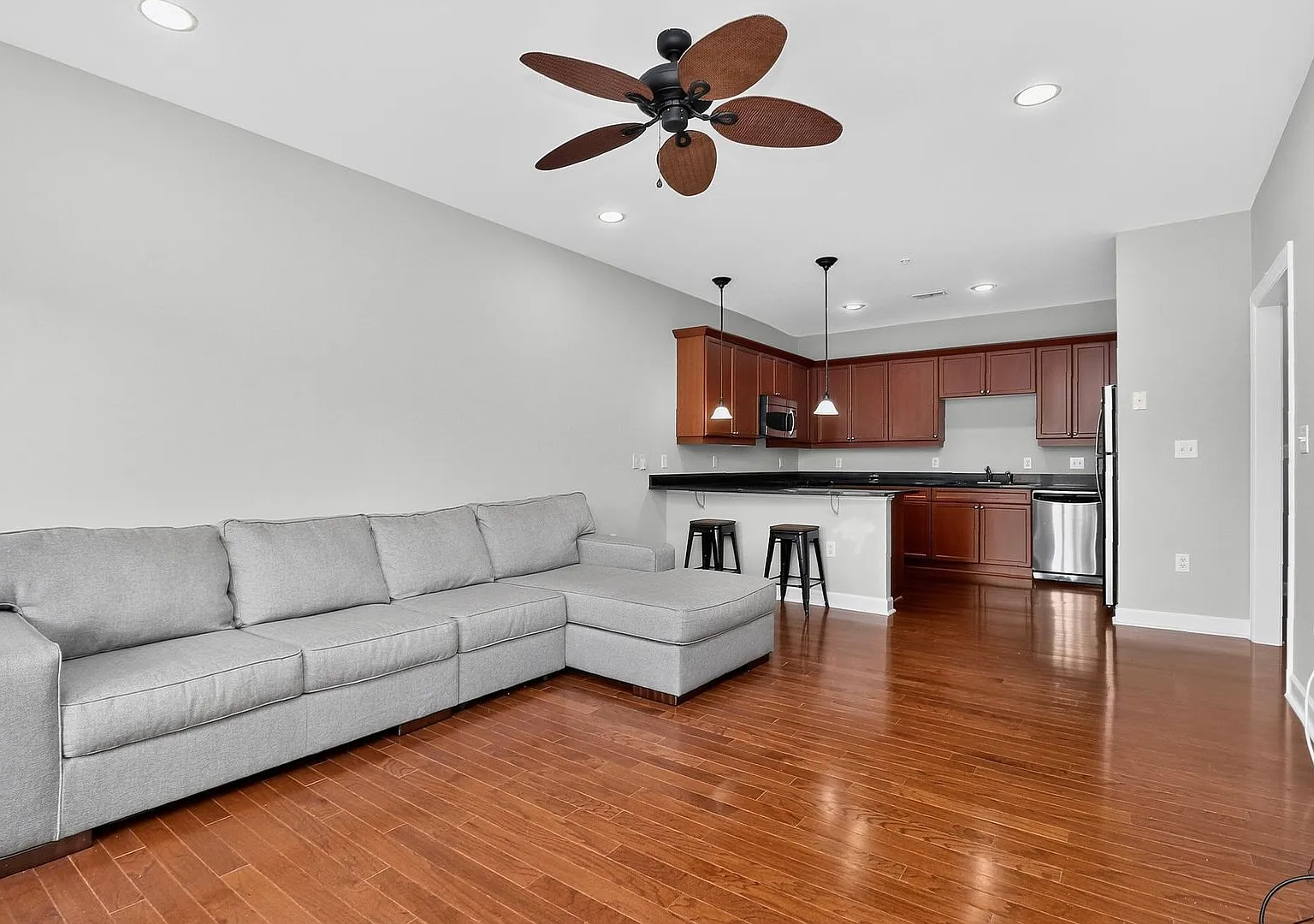 1829 Kenilworth Ave Unit 209 — Photo 3