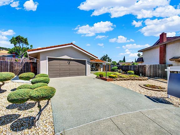 5th image of 470 Tulip Street