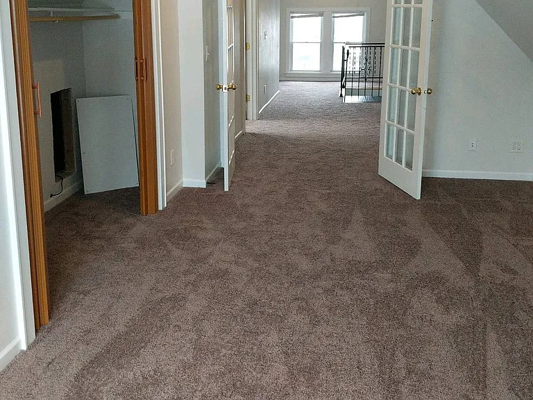Large Spacious 4 Bedroom UPPER with Large Living Room and Dining Area!! — Photo 20