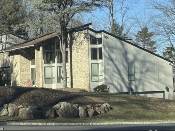 22 Post Ln, Livingston Twp., NJ 07039