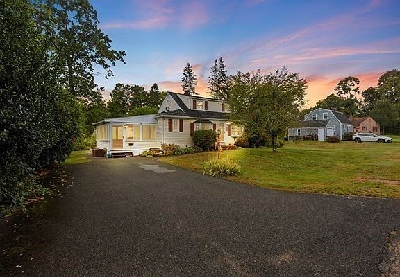 2nd image of 158 Rowayne Park