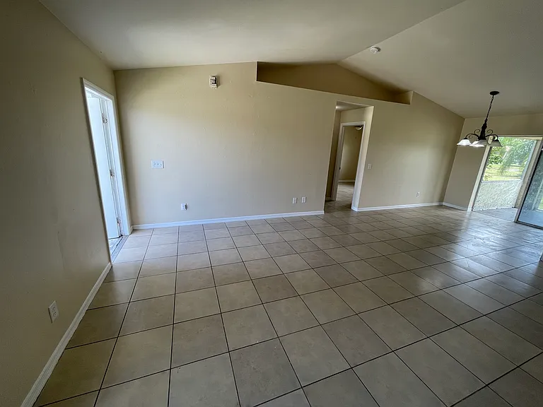 129 Zenith Cir — Photo 34