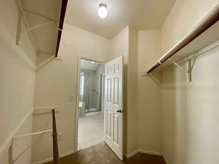 466 Eagle Brook Ln — Photo 14