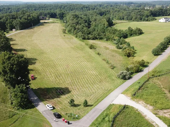 9999 Windy Ridge Dr, East Bernstadt, KY 40729