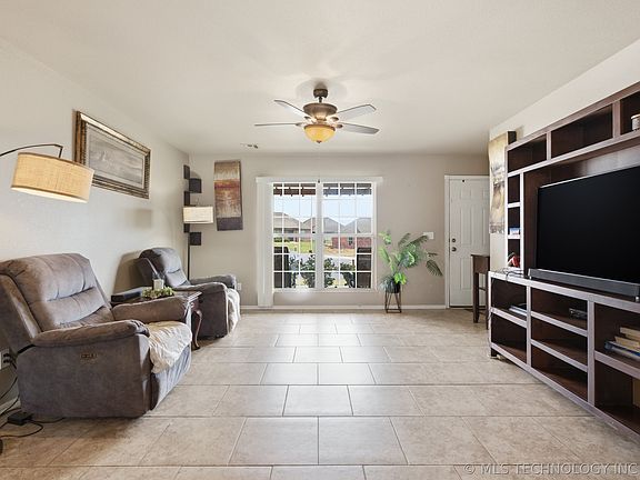 3rd image of 2503 Hunters Ct