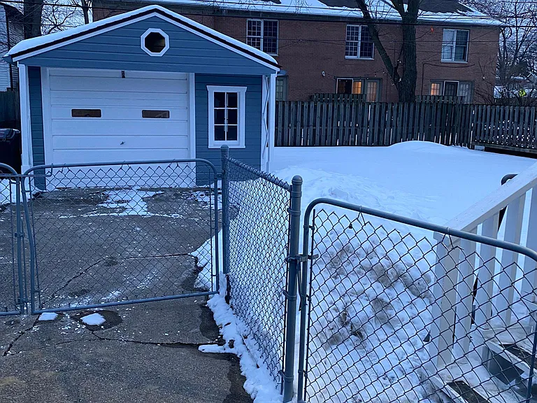 Detached garage