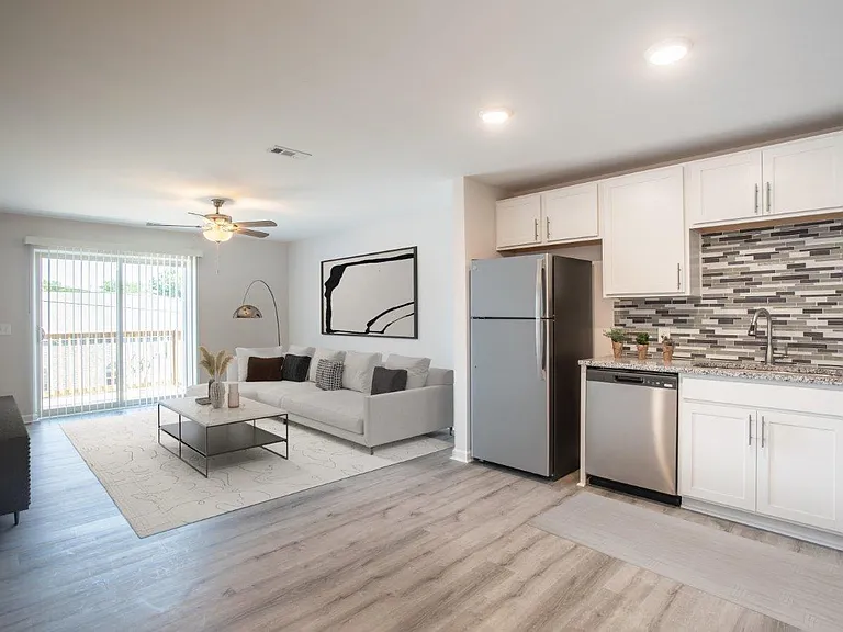 Hickory Creek Apartment and Townhomes — Photo 2