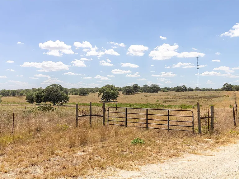9729 FM 775 — Photo 33