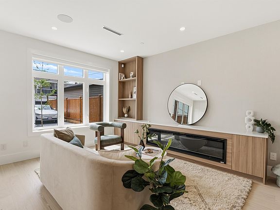 5th image of 2258 Napier St #2