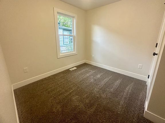 4th image of 481 N Cottage Ave