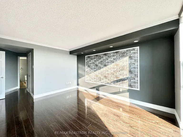 20 Harding Blvd W #711 — Photo 12