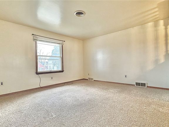 5th image of 419 E Fairmont Ave