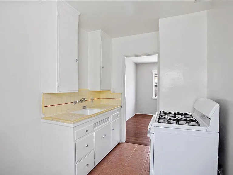 5569 Airdrome St — Photo 9