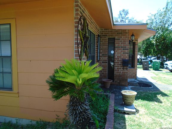 5th image of 238 STOREYWOOD DR