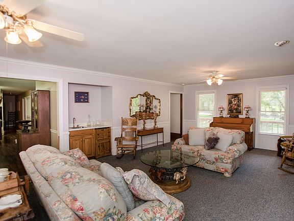 5th image of 81 Woodwind Dr