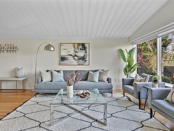 5th image of 1262 Roslyn Rd