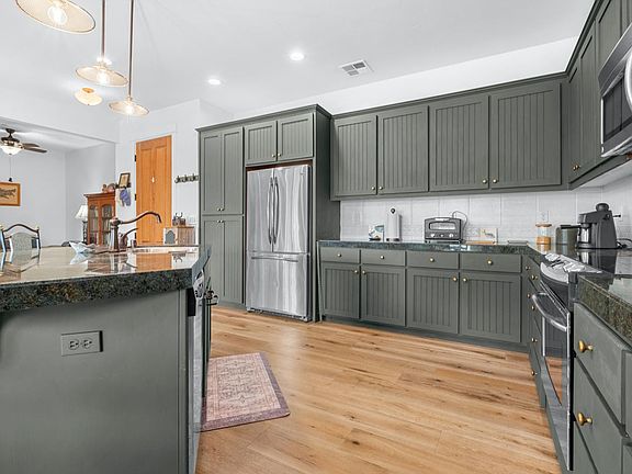 4th image of 225 Stone St