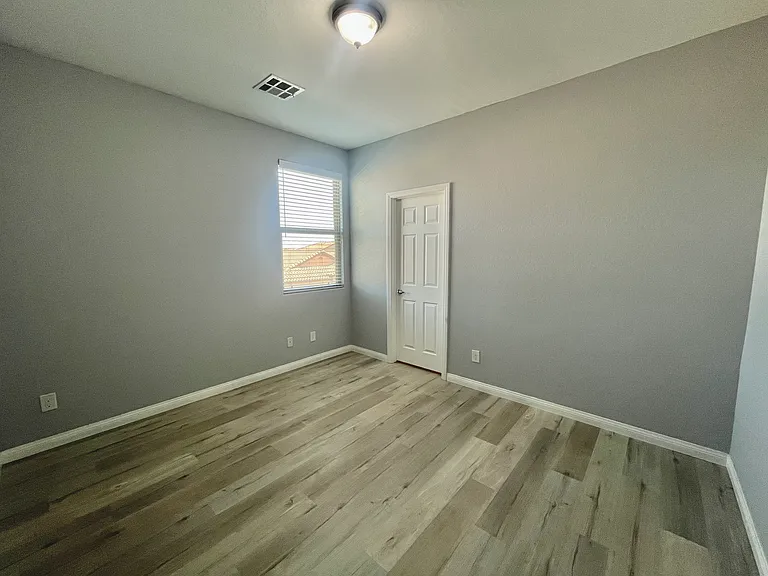 576 Glassford Ct — Photo 40